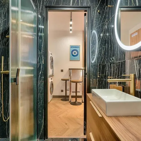Stylish & Modern With Jacuzzi - Apartment *