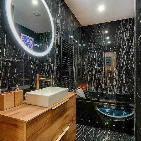 Stylish & Modern With Jacuzzi - *