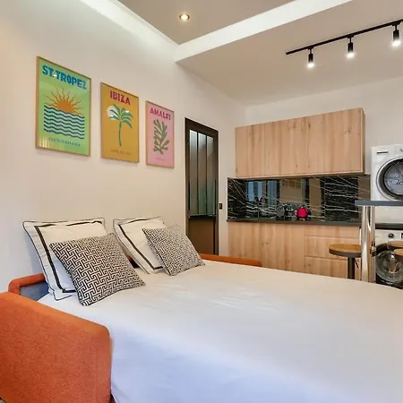Apartment Stylish & Modern With Jacuzzi - *