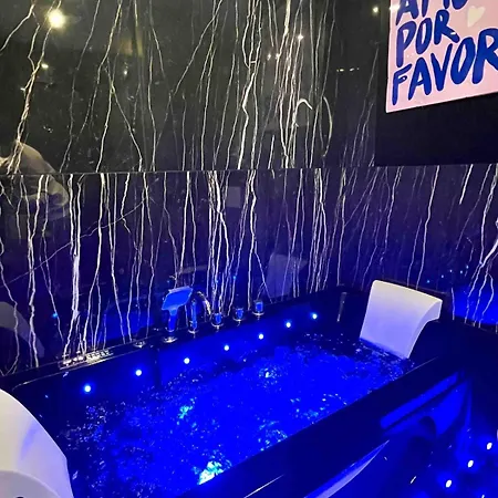 Stylish & Modern With Jacuzzi - Apartment Paris