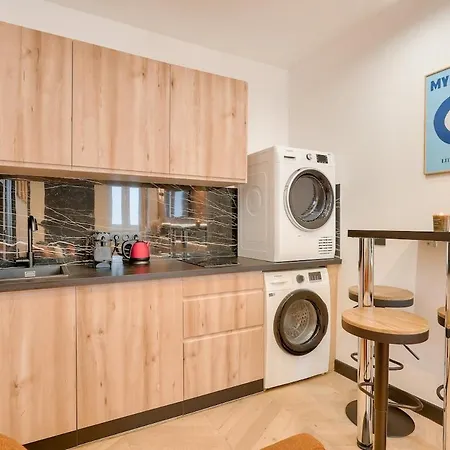 Apartment Stylish & Modern With Jacuzzi -