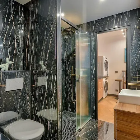 Stylish & Modern With Jacuzzi - Apartment *